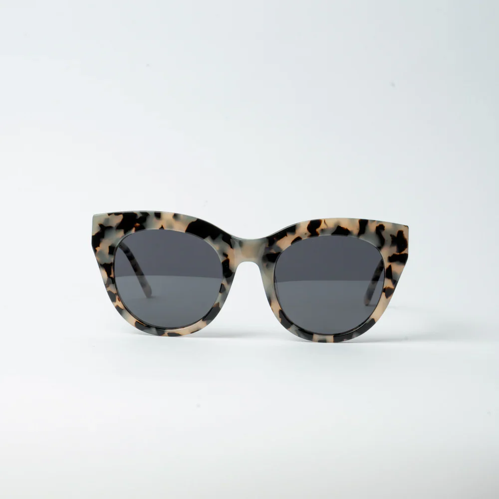 VAYO Luna Polarized Cat-Eye Sunglass for Women Black - Image 3