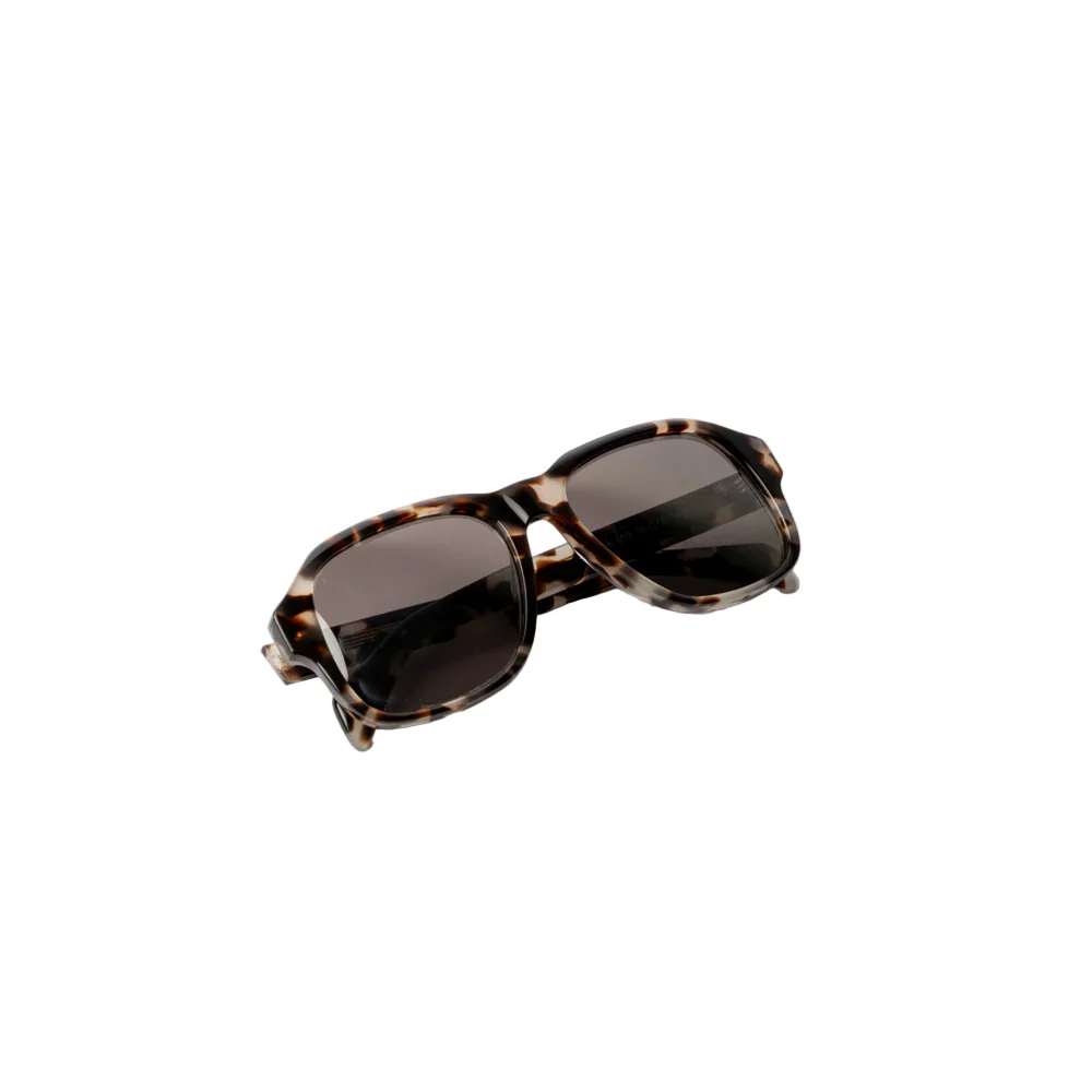VAYO Tortoise Shell Polarized Sunglass Black - Image 2