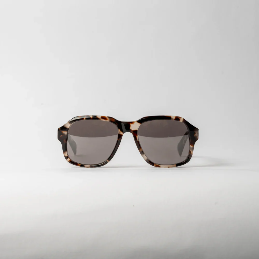 VAYO Tortoise Shell Polarized Sunglass Black - Image 3