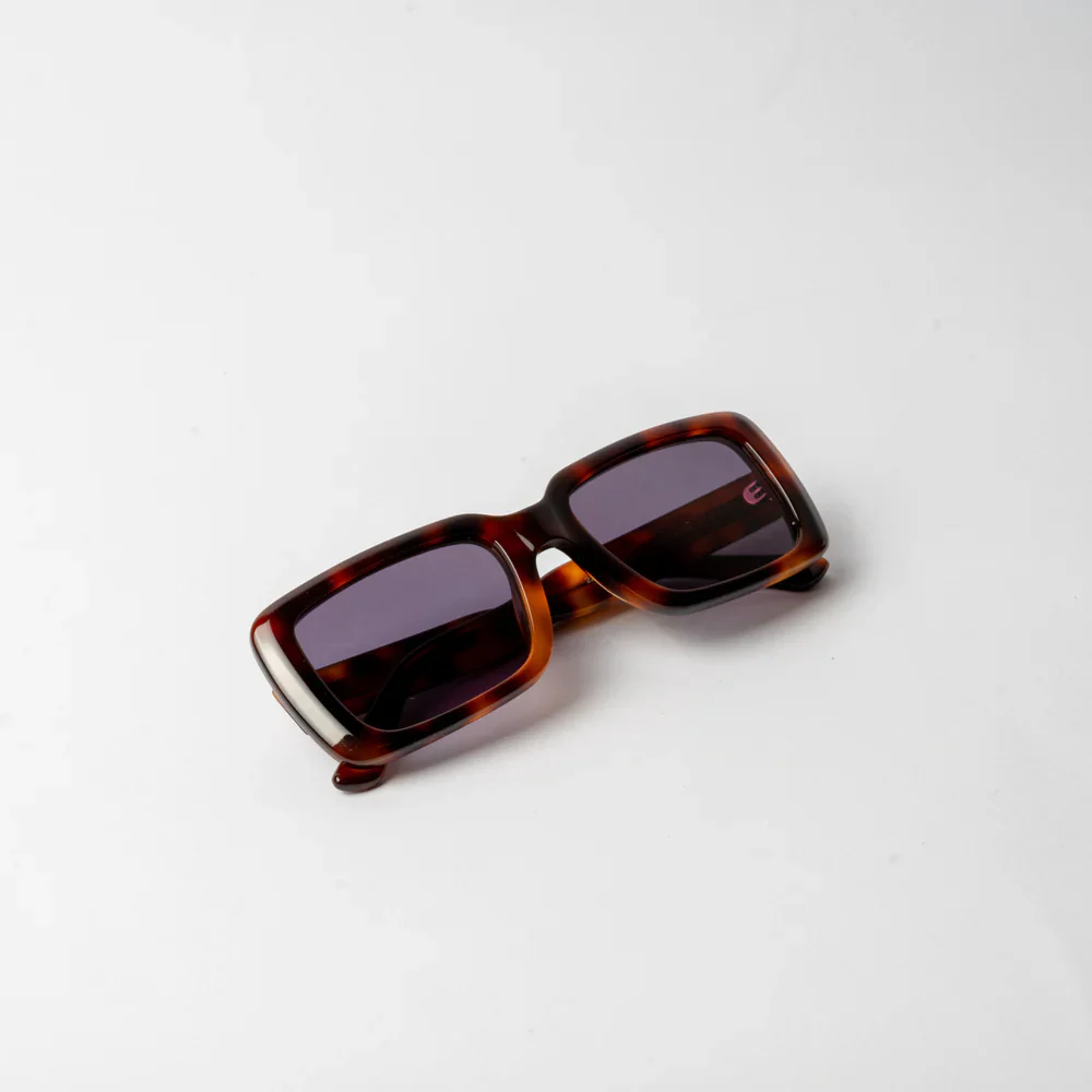 VAYO Women's Tortoise Shell Rectangular Sunglass Black - Image 2